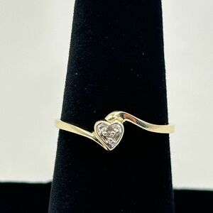 10k Gold Heart Ring With Diamond